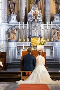 voor het altaar - bruiloft Chiel en Loret - weddingplanner